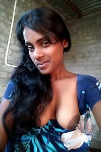 Desi indian villager woman showcase her naked selfie